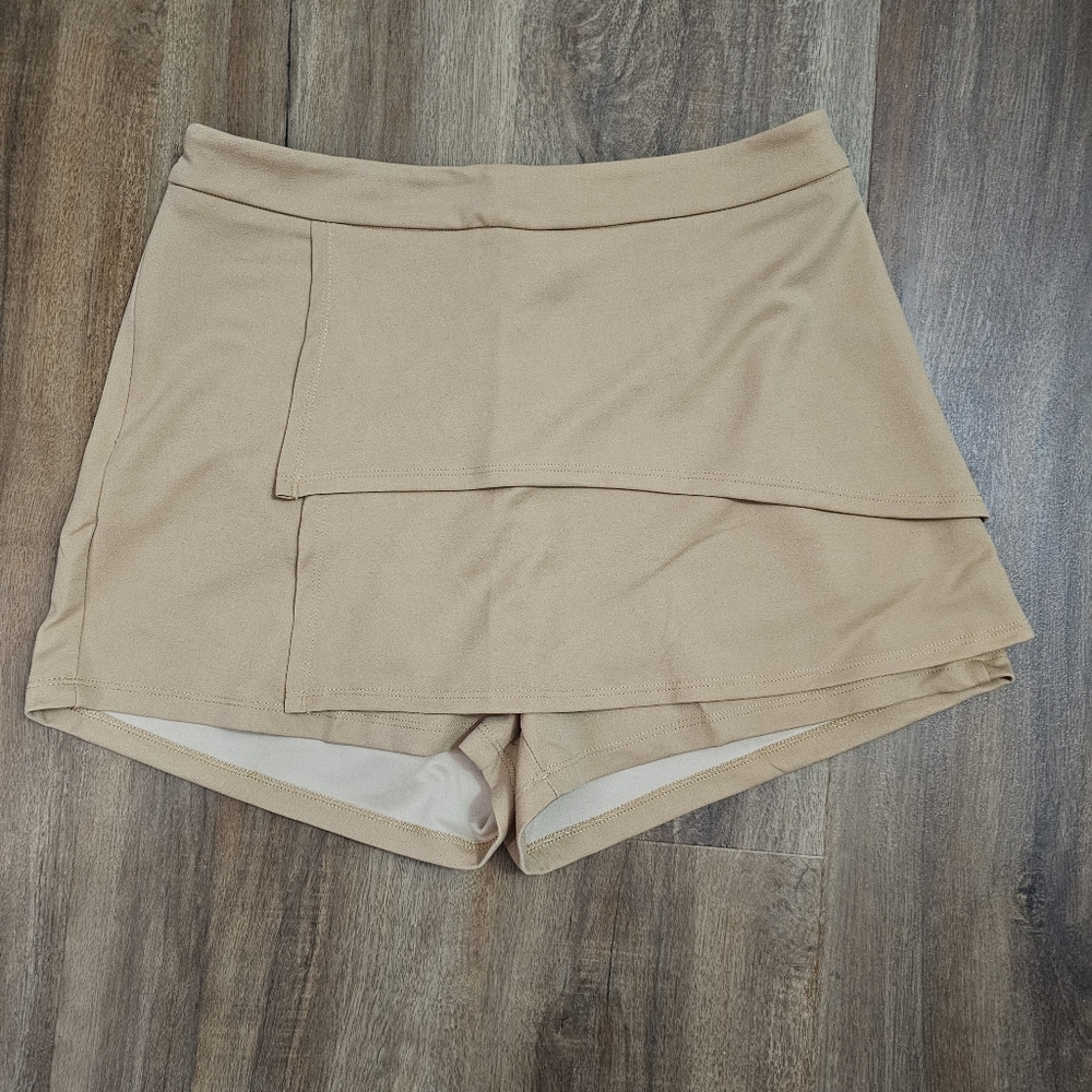 4/$20 NWT Layered Tan Skort